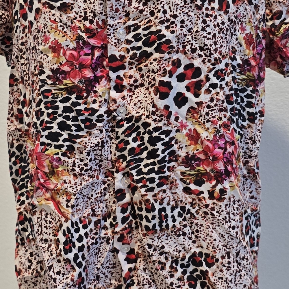 Vibrant Multicolor Button-Up Blouse - Picture 4 of 13